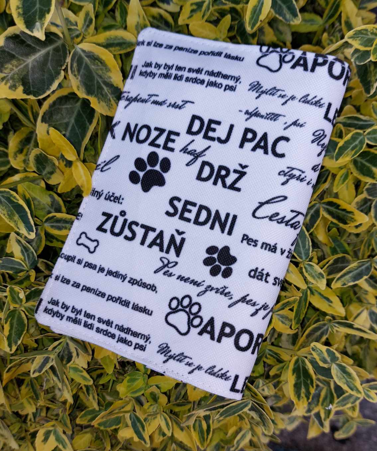 Obal na očkovací průkaz s nápisy - bílý