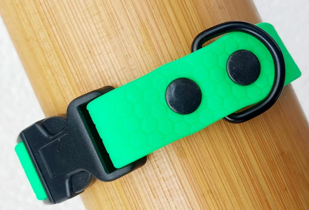 Obojek Hexa neonově zelený se sponou