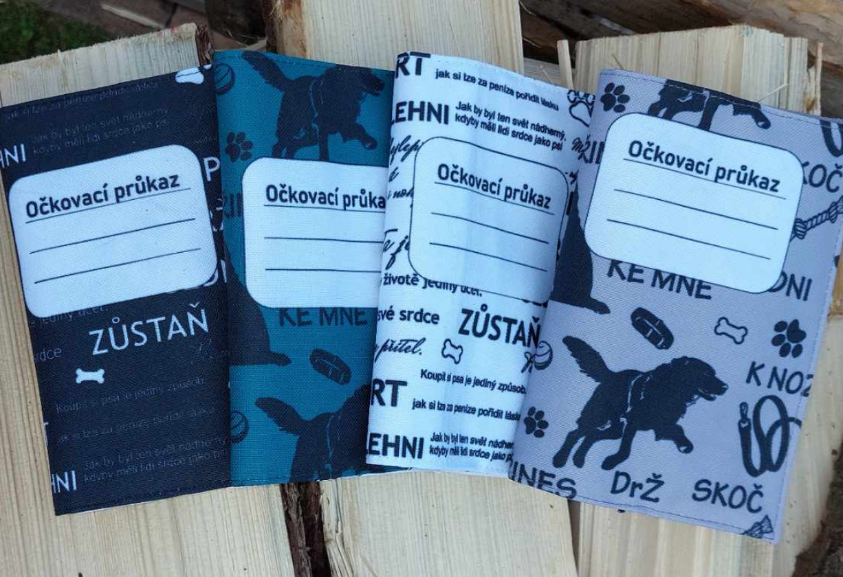 Obal na očkovací průkaz s nápisy - bílý