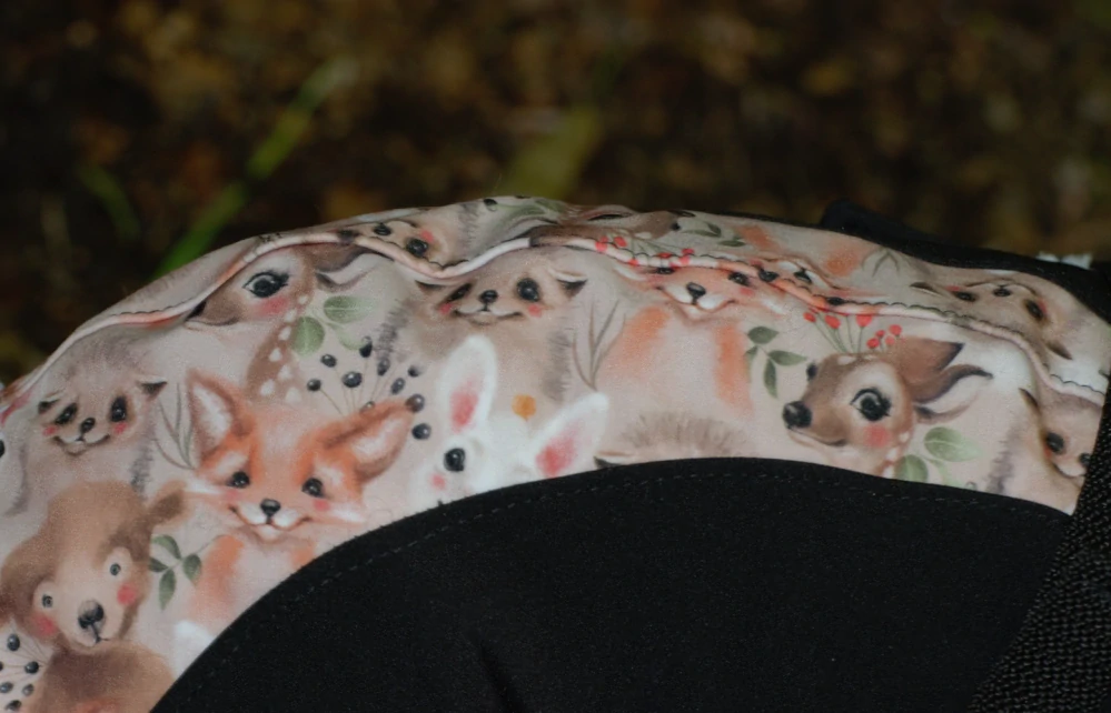 Bunda softshellová s límcem- Zvířátka/černá